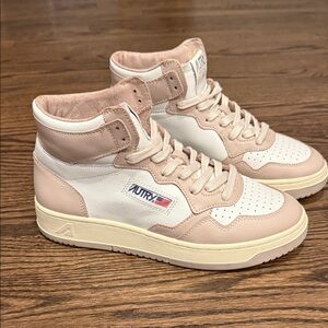 Autry Women's Pink and White Sneakers